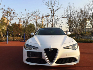 阿尔法·罗密欧 Giulia(进口) 2017款 2.0T 自动 200HP 豪华版