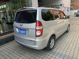 五菱 宏光 2014款 1.5L 手动 单厢 标准型 7-8座